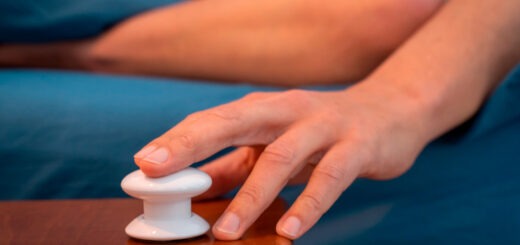 Smarte Lösungen für mehr Sicherheit zuhause für Senioren