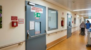 Brandschutz in der Pflege: Wenn Fürsorge und Sicherheit Hand in Hand gehen
